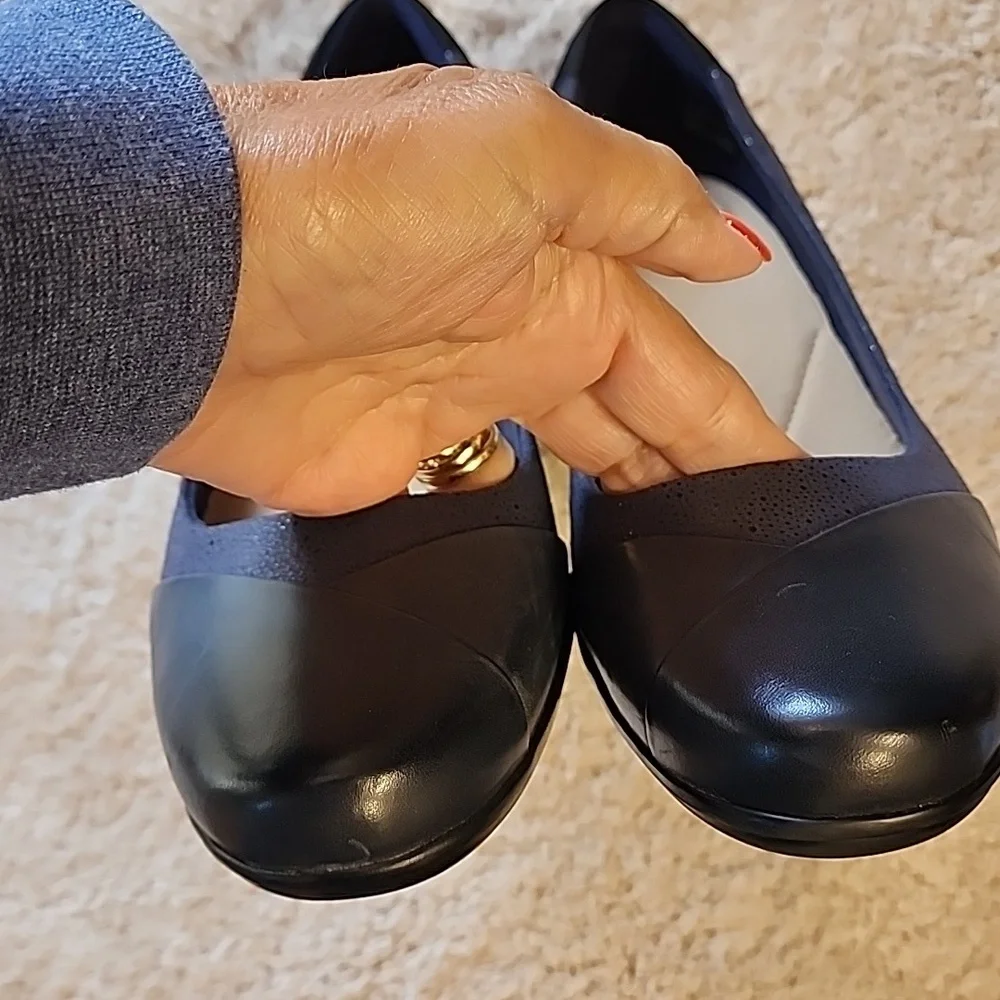 Clark Shoes - Picture 3 of 8